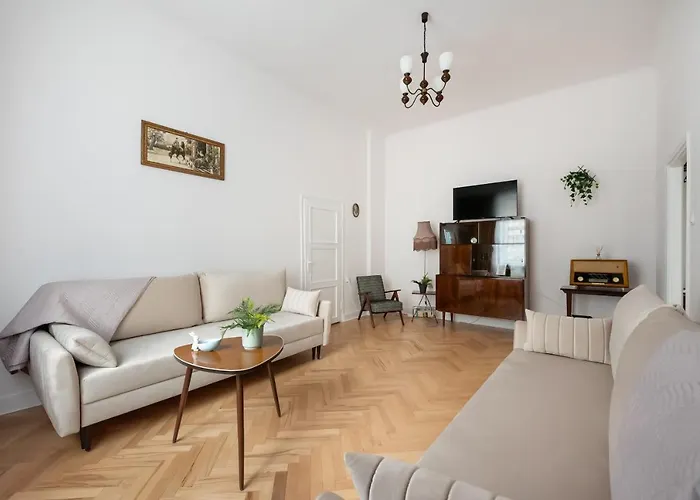Wilcza Modern Prl Apartment