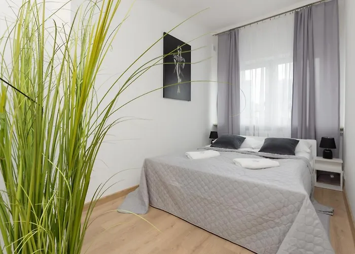 Cozy Apartment In The City Center Mazowiecka By Noclegi Renters