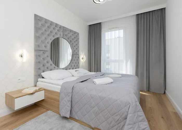 Praga Arte Apartments With Parking & Balcony By Noclegi Renters