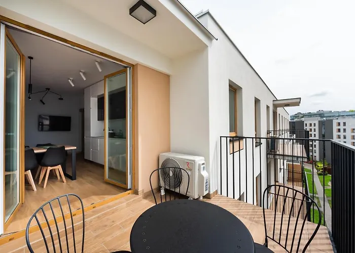 Wola Skwer Sunny Apartment