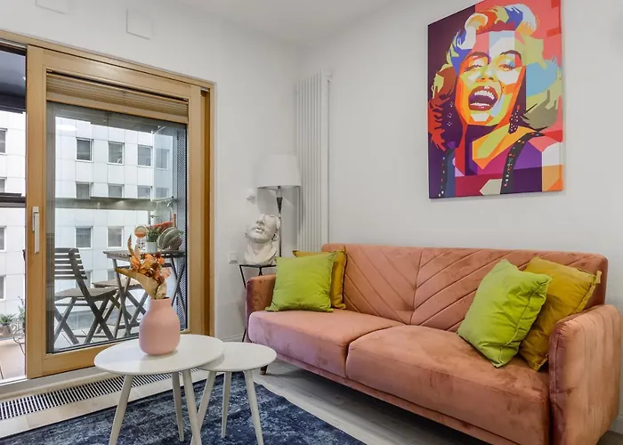 Lumina Luxury Apartments In Mennica Residence