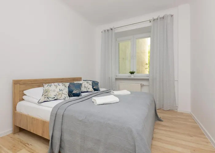 Bright Apartment Wola Near Metro Station By Noclegi Renters