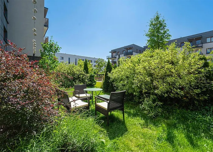 Bluszczanska Modern Urban Apartment
