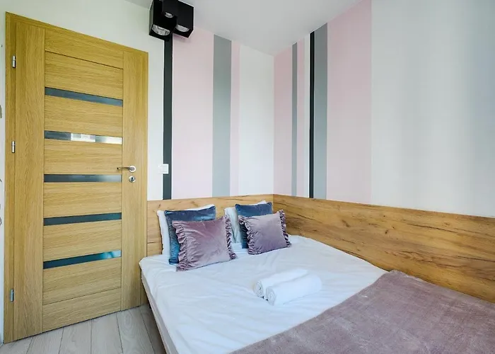 5Br Flat In Center