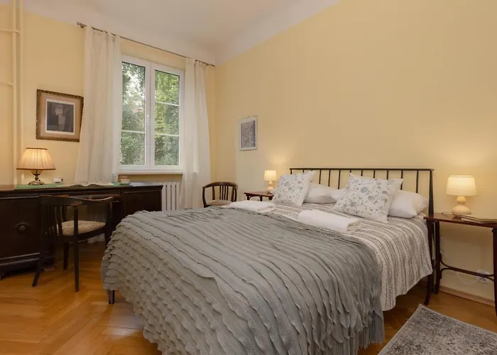 Warsaw New Town Square Apartment For 5 Guests By Noclegi Renters