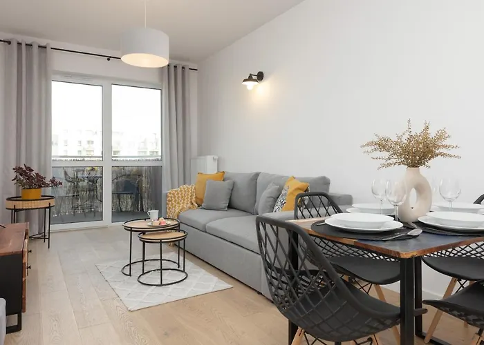 Modern & Bright Apartment With Parking And Balcony By Noclegi Renters
