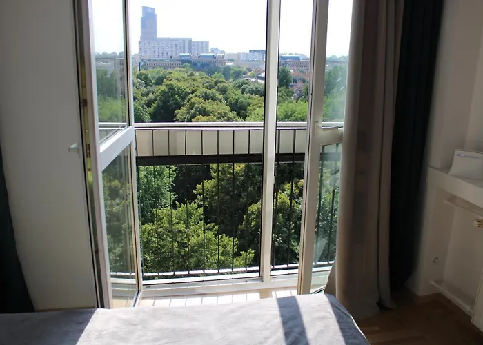 Strict Center Warsaw Comfortable Apartment, 10Th-Floor With Beautiful View On The Park And Skyscrapers, Free Wifi, Self Check-In/Out