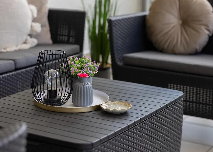 Deluxe Apartment Wronia 45 With Ac, Parking & Balcony By Renters Prestige