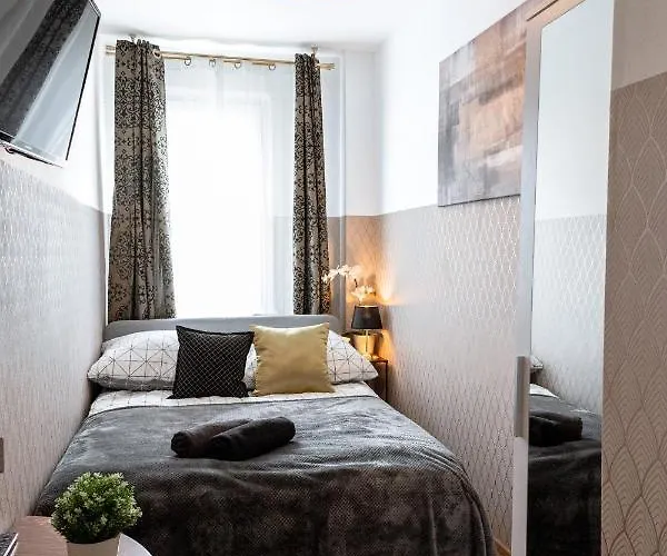 Clicktheflat Conrada Apart Rooms