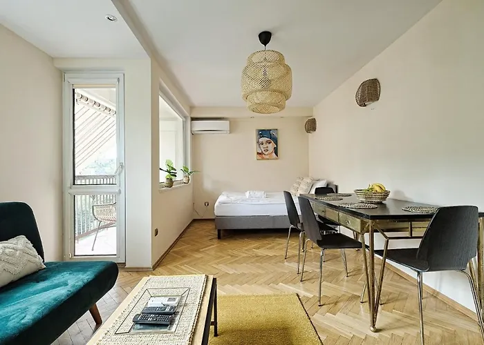 2Br Apt Balcony Tamka 17 Ac
