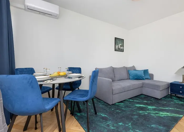 Cozy And Comfortable Wola Apartment By Noclegi Renters