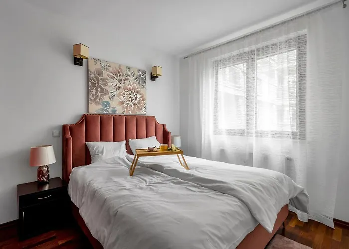 Bemowo Business Apt - 62M2, Parking, Metro & Park Nearby - By Rentujemy