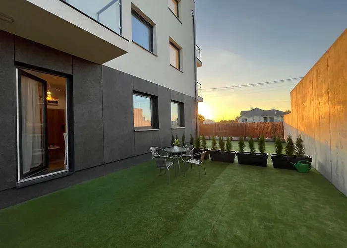R House - Brand New Apartments With Patio And Garage