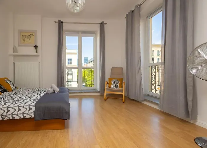Spacious Apt In Heart Of Warsaw