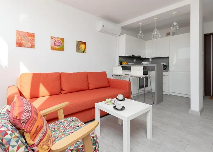 Chlodna Apartments With A City View Wola By Noclegi Renters