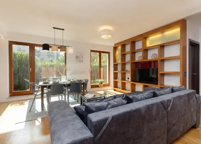 Old Mokotow Spacious Two-Bedroom Apartment By Noclegi Renters