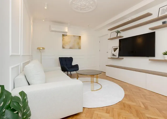 Apartment In The Centre Of Warsaw By Noclegi Renters