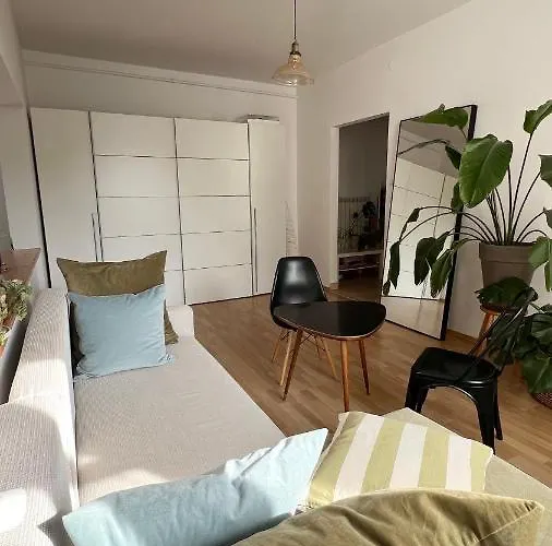 Vibey & Spacious Riverside With Fast Wifi