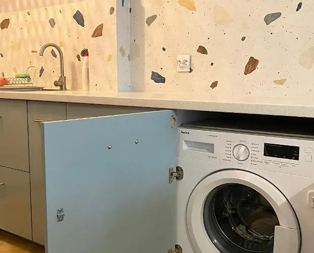 Apartment Close To Metro, 8 Minutes To Centrum And Near Airport