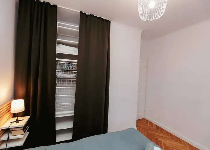 Modern, Cozy Apartment, Next To The Old Town!