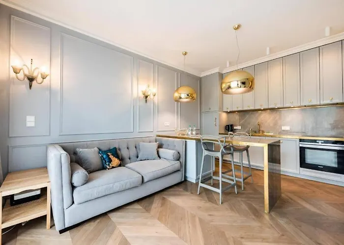 Luxury Garden Apartment