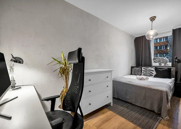 2Br Apt Metro Railwaystation
