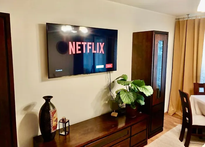 Yellow Apartment Airport Galeria Mokotow Netflix