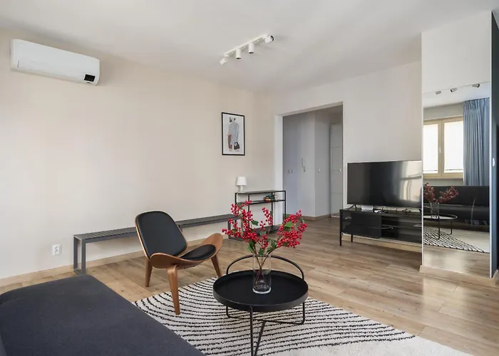 Metro Wilanowska Apartment With Spa
