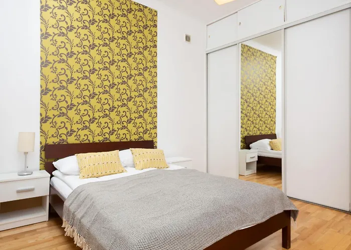 Warsaw New Town Apartment By Noclegi Renters