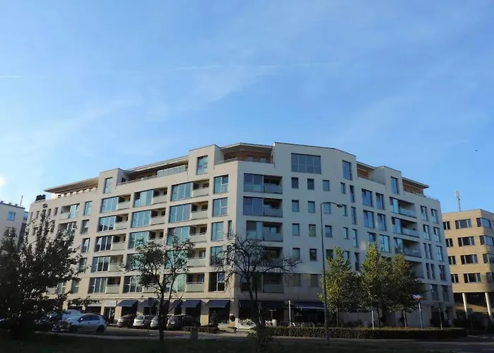 Spacious Apartment, Metro Gdansk, Zoliborz
