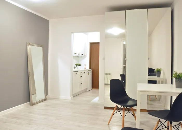 Nice And Comfy Studio Close To Old Town And Metro.