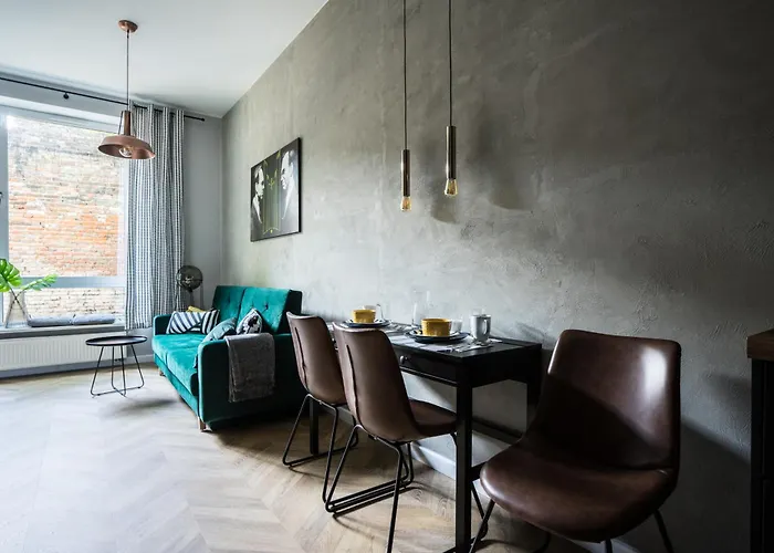 Close-Central Warsaw Apartment - Great Location- Praga&Zabkowska