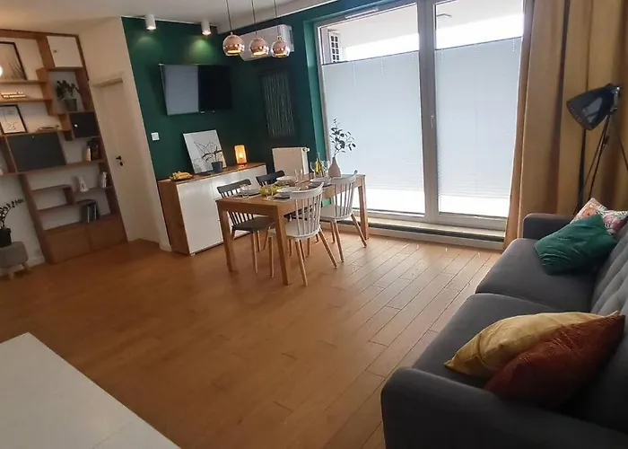 Comfy, Familly Friendly Apartment. Balcony. Garage.
