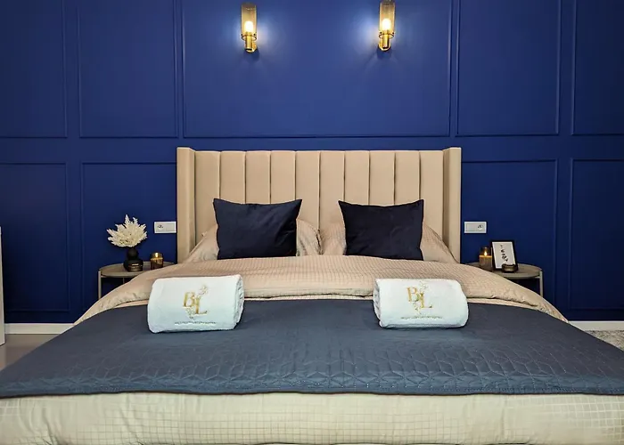 Bella Luna Luxury Suites - Chic Residence In Historic Square