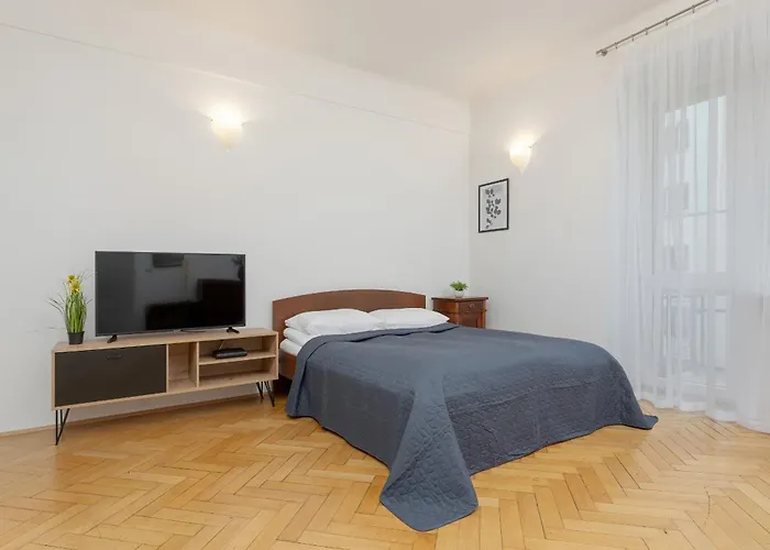 Studio In The Center Of Warsaw With Balcony And Separate Kitchen By Noclegi Renters