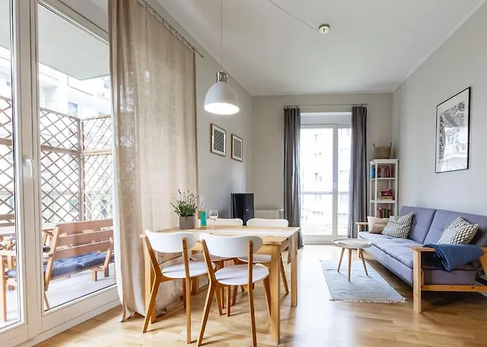 Bright And Cozy Apartment Near Park, With A Huge Terrace.