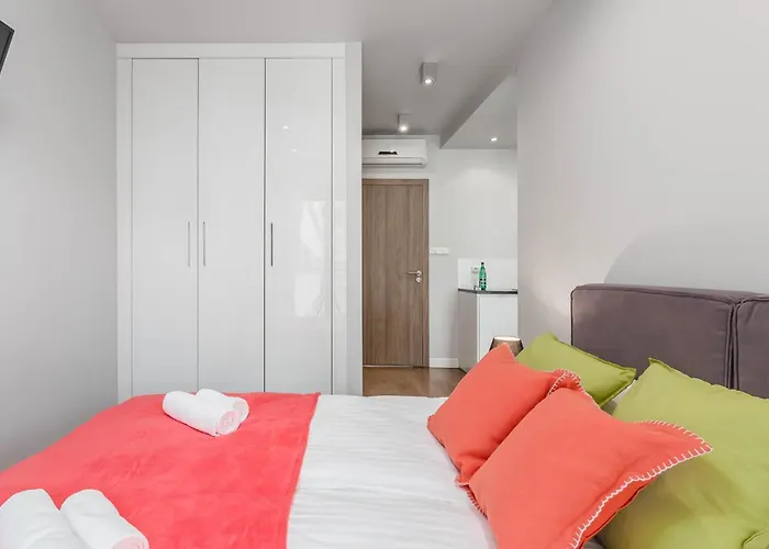 Rent Like Home - Oxygen Wronia 45 II