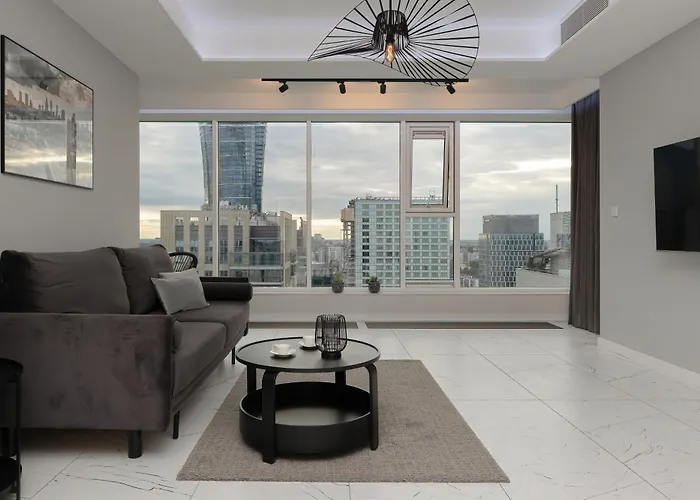 Luxurious Unique Tower Apartment With City Skyline By Renters Prestige