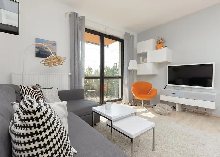 Symboliczna Apartment With Balcony & Parking Warsaw By Noclegi Renters