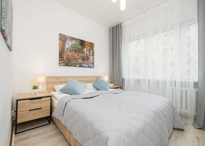 Bright Apartment In Warsaw Center With Two Bedrooms And Balcony By Noclegi Renters
