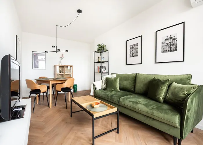 Saska Kepa 2-Bedroom Apartment