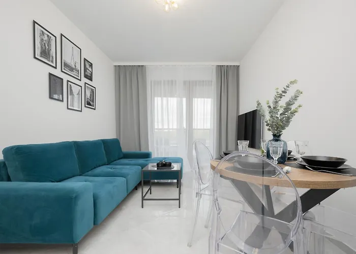 Apartment With Balcony & Parking In Warsaw By Noclegi Renters