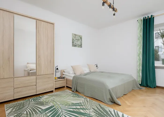Spacious Apartment For 6 People Near The Old Town By Noclegi Renters