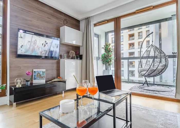 Lumina Apartment With Parking Near Muzeum Powstania