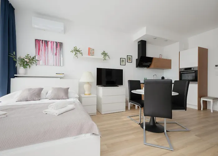 Holzera 6 Studio Close To Medicover And Paley