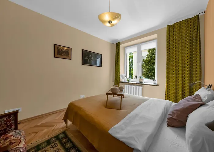 70M2 Warsaw Wola Apartment - Top Location, 2 Bedrooms, 1St Floor - By Rentujemy