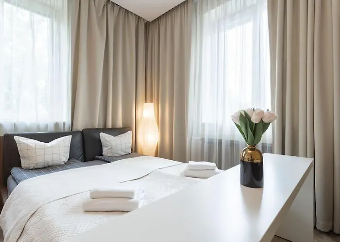 Close-Golden Apartments - City Center - Zurawia