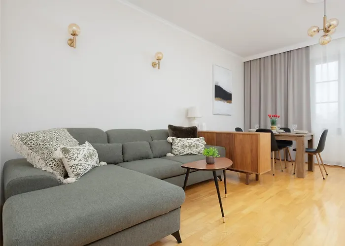 Spacious Filtry Apartment Near Pola Mokotowskie By Noclegi Renters