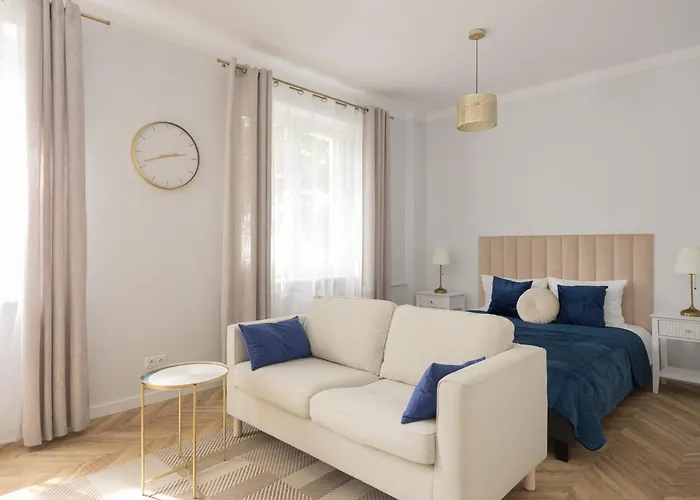Chmielna Green Apartment