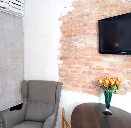 Quiet Central Apartment
